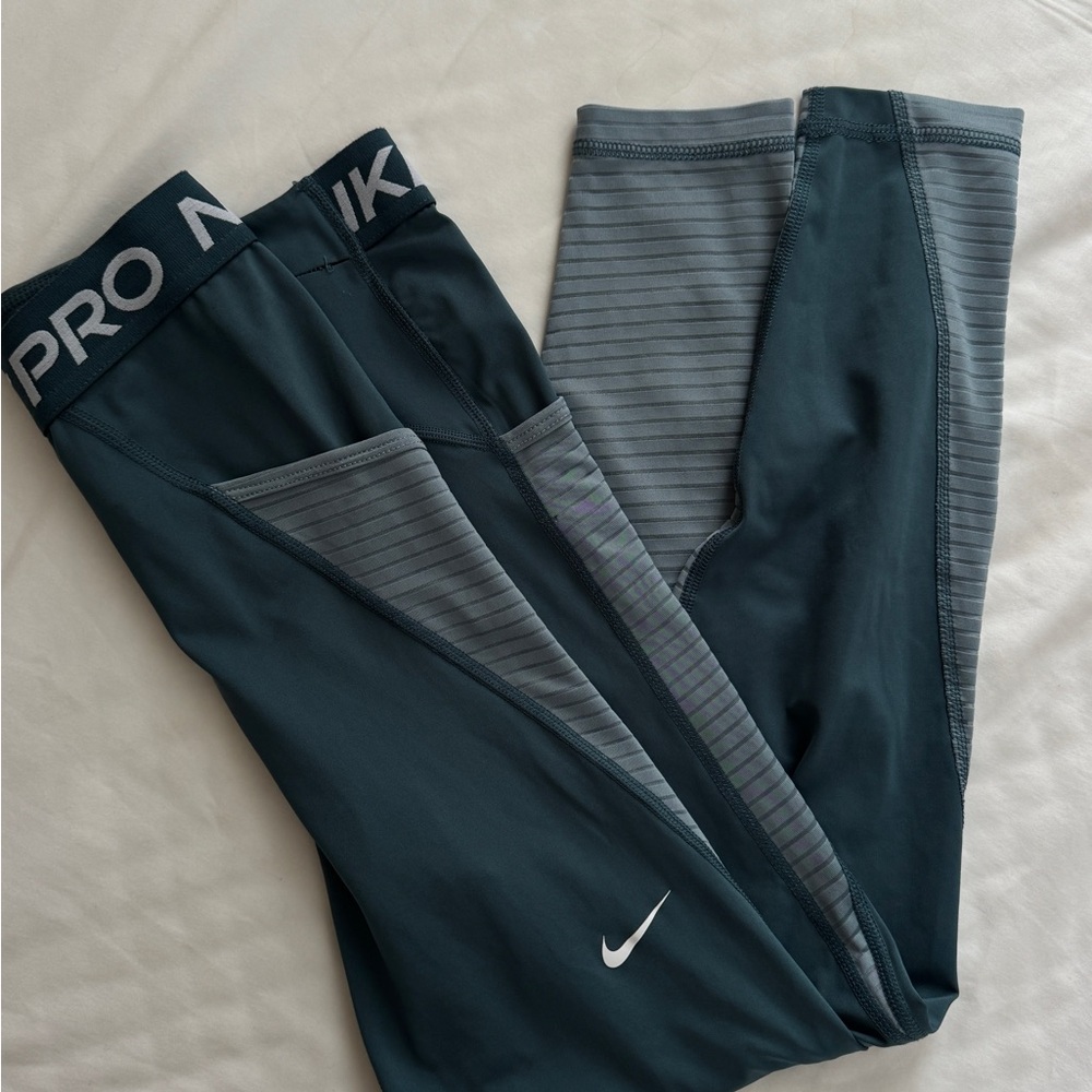 Nike Black and Gray Leggings for Versatile Style